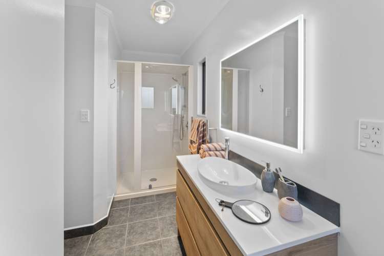 56 Olympus Way Richmond_21