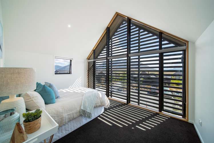 27 Falconer Rise Jacks Point_16