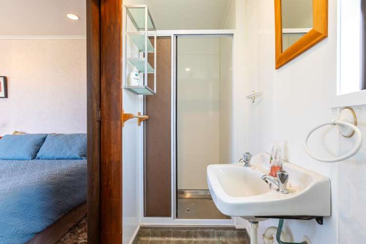 54 Akitio Esplanade Akitio_8