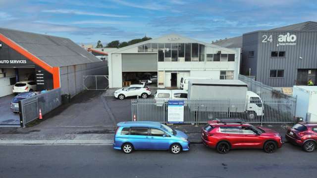 Crane-Ready with Dual Access - 900m&sup2;