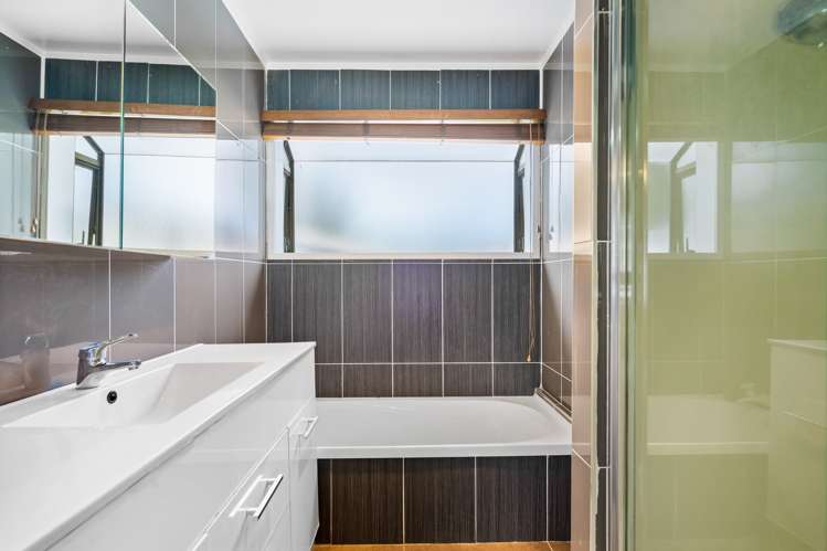 89 Saint Annes Crescent Wattle Downs_11