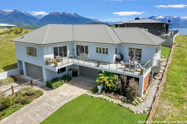 Manapouri Views with Garaging Galore