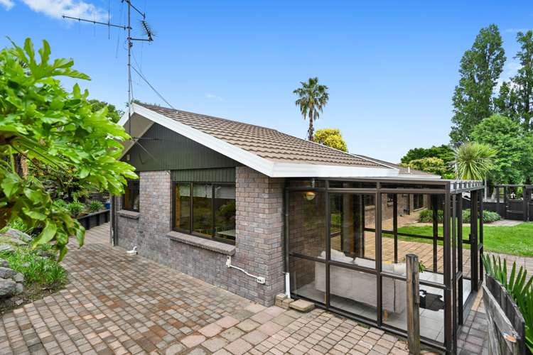 804 River Road Chartwell_11