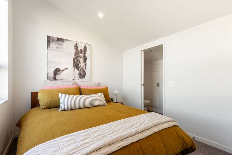 2/2 Stone Street Miramar_11