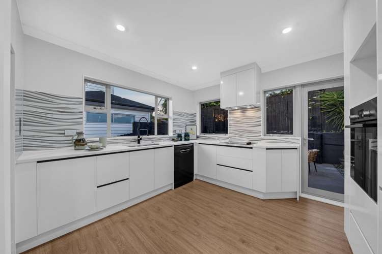 55B Sheridan Drive New Lynn_6