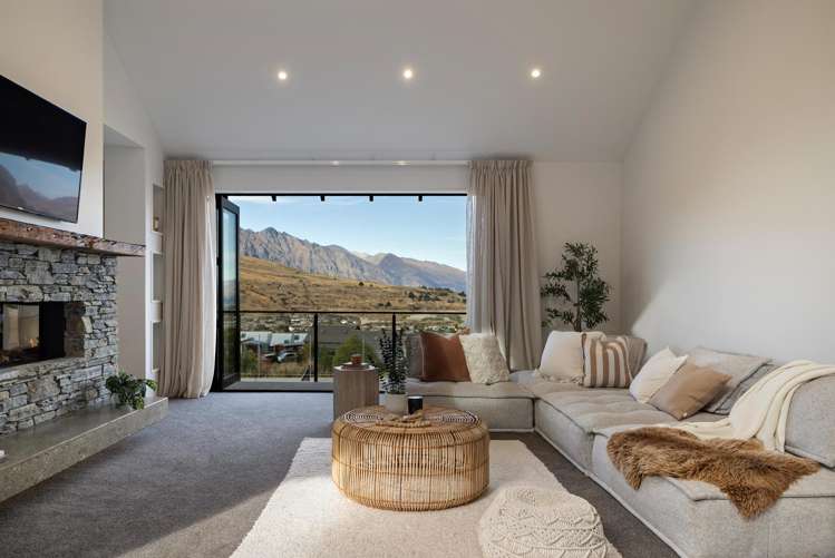 1 Goldleaf Hill Queenstown_44