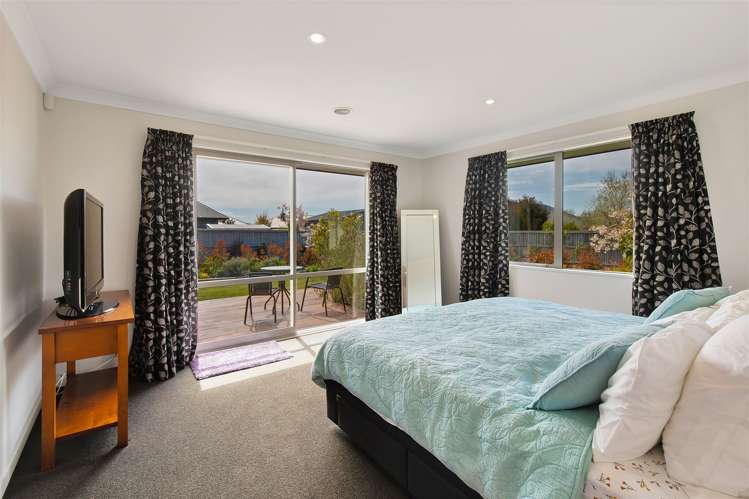 8 Simms Lane West Melton_12