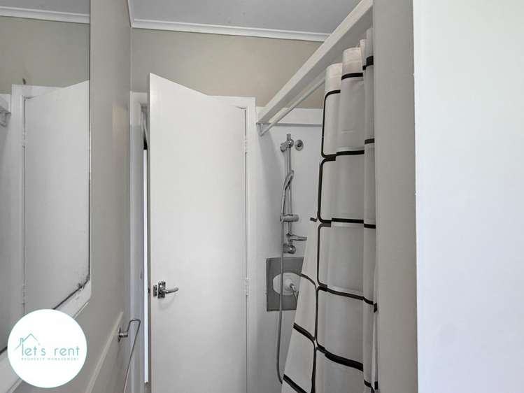 2/207 St Johns Road 1788_9