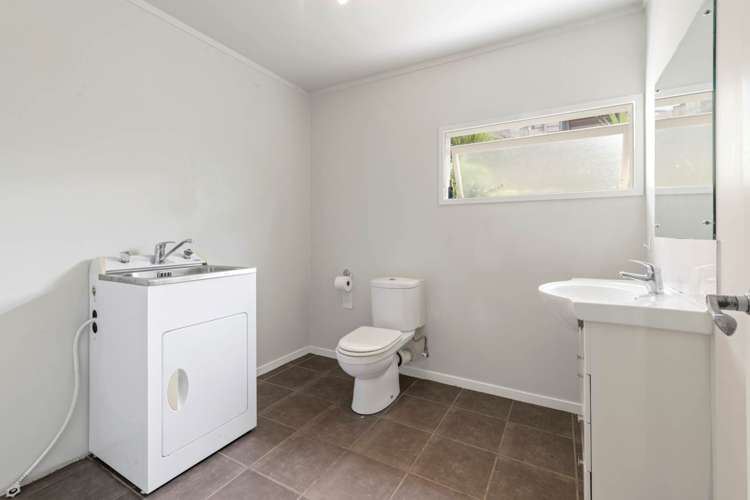 1/691a East Coast Road Browns Bay_15