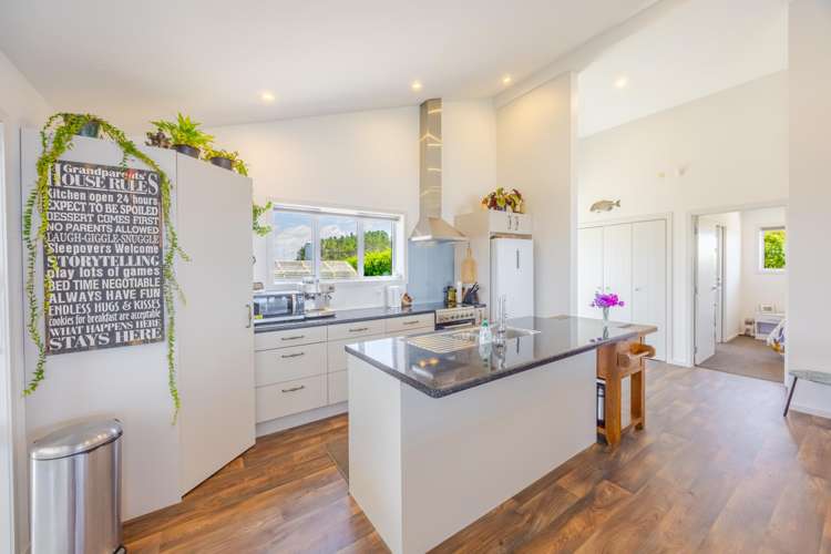 1165 Cooks Tooth Road Porangahau_14