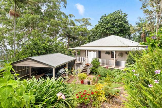 Charming Queenslander with views, dual living option and close to town - Perfect!