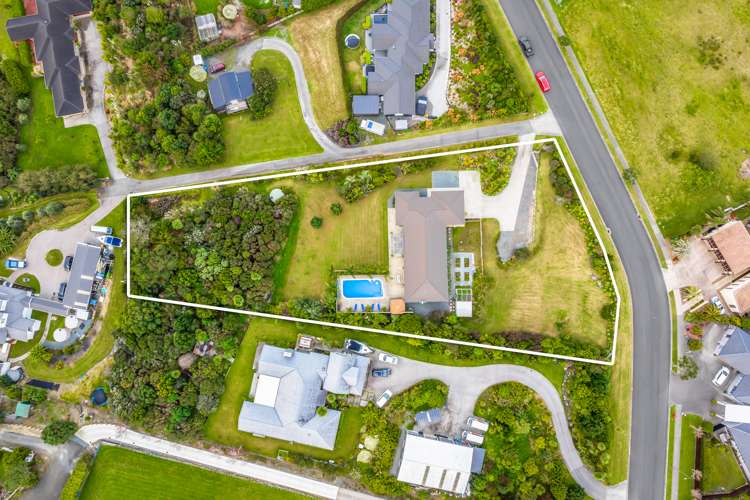 54 Roberts Road Matakatia_16