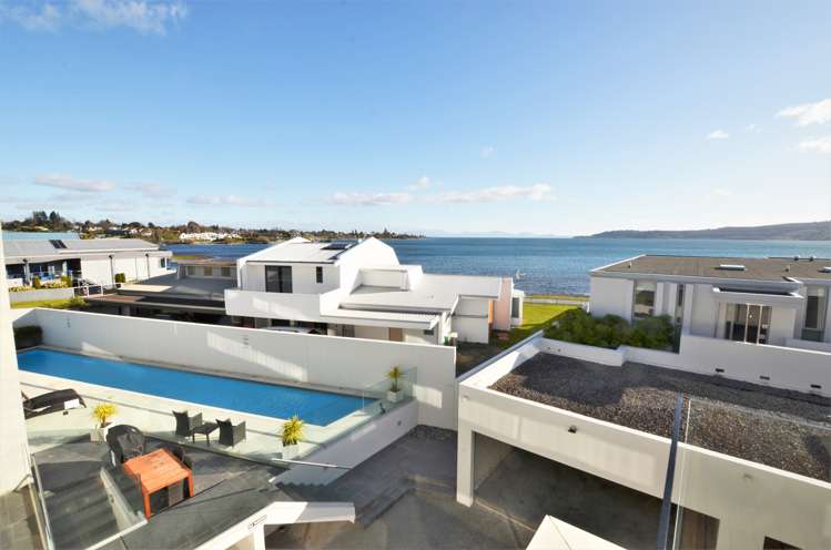 15/225 Lake Terrace Waipahihi_6