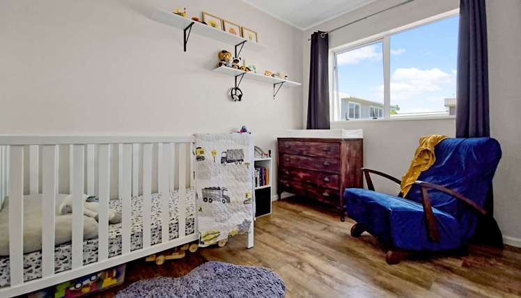 2/137 Awaroa Road Helensville_8