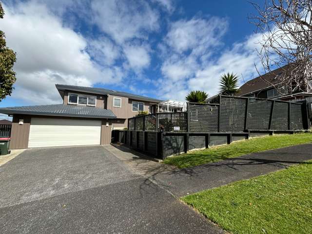 Spacious 3-Bedroom Family Home with Pergola & ...