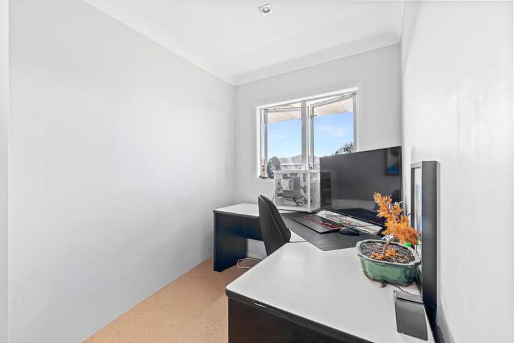 211 Royal Road Massey_24