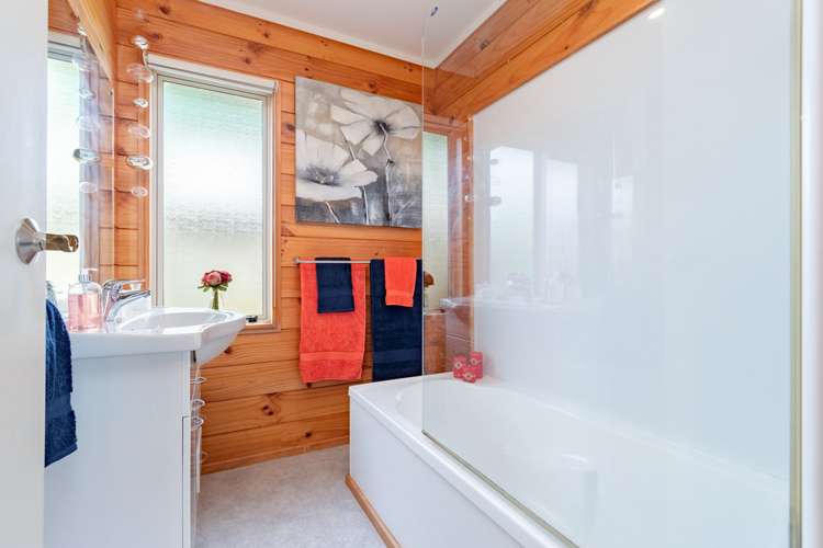 117a Gloaming Hill Titahi Bay_16