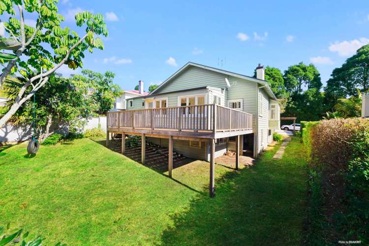 16 Lake Road Devonport_10