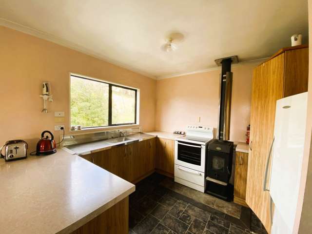 1909a East Coast Road Whakatiwai_1