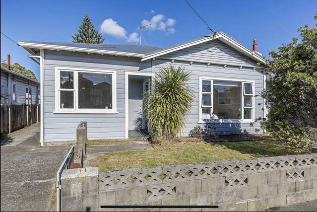 4BR Home in Rongotai