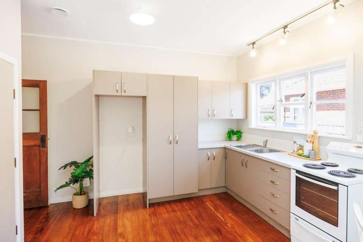 258 College Street_5