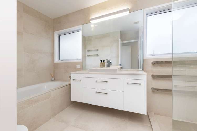 8 Downsview Road Pakuranga Heights_16