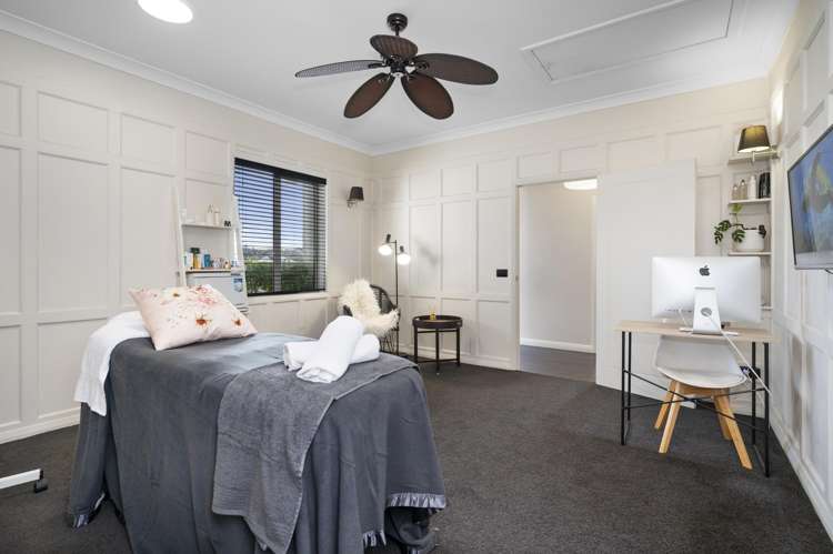 1 Landing Drive Pyes Pa_15