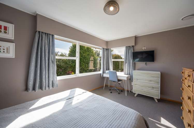 21 Tennyson Crescent Stoke_9