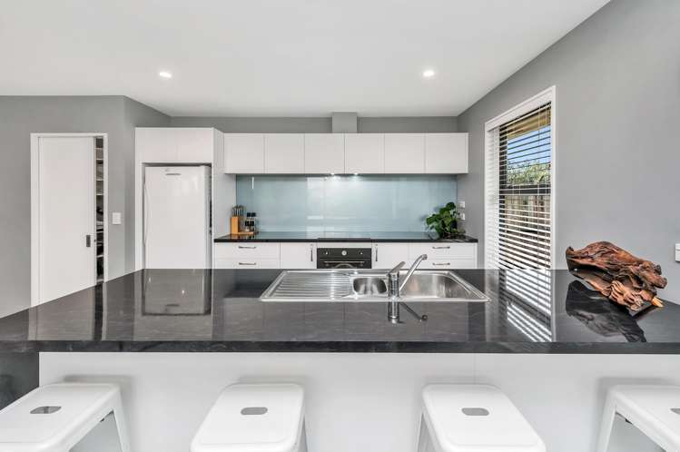 11 Godwin Grove_4