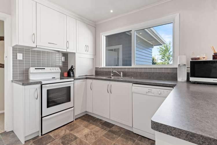 2 Card Crescent Featherston_1