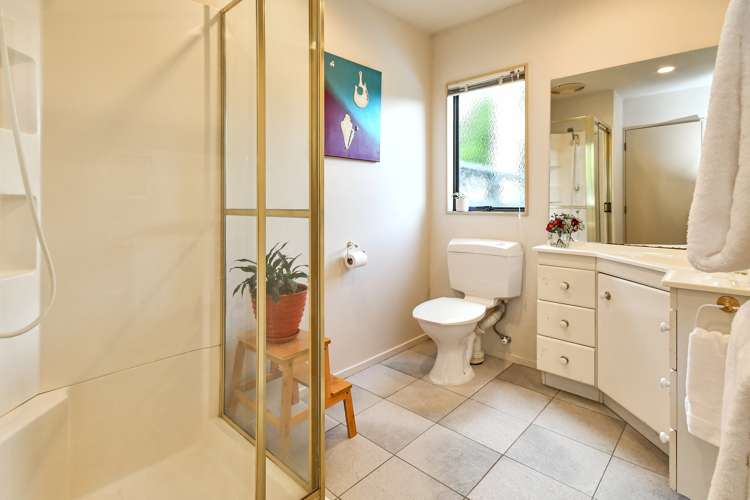 2/6 Calluna Crescent Totara Heights_13