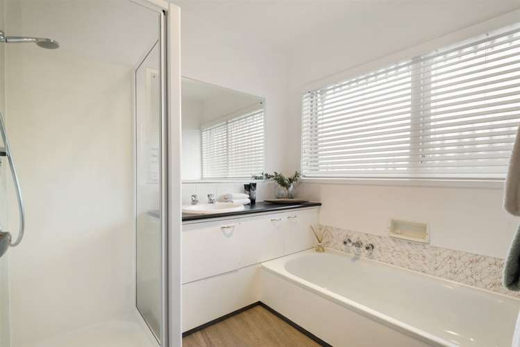 8 Riviera Place Hauraki_19