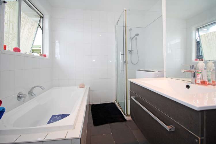 7 Gambare Place Wattle Downs_10