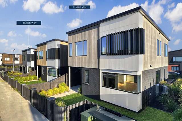 Stand-Alone Luxury Living - Vendor Says SELL!