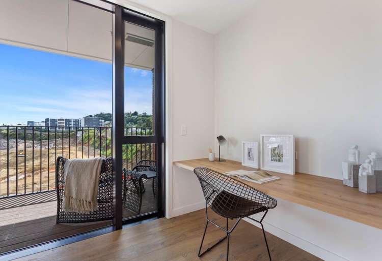 108/2 Grahame Breed Drive Three Kings_15