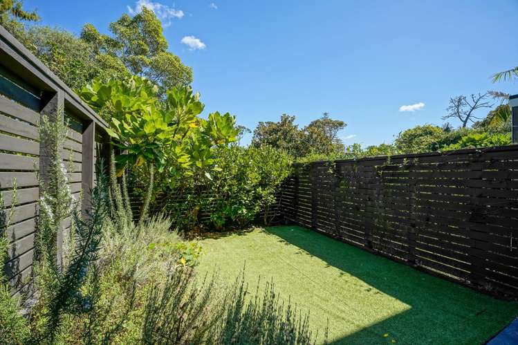 17/37 Glen Atkinson Street_2