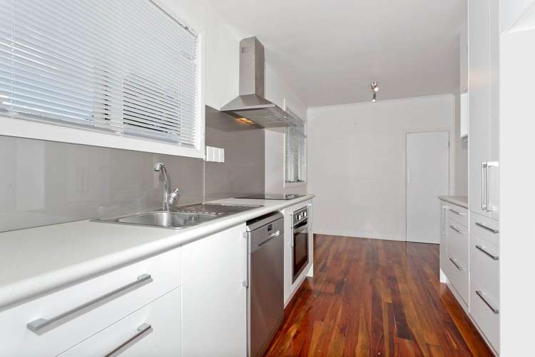 22 Kirrie Avenue Te Atatu South_6