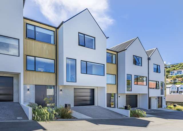 BIG MODERN FREEHOLD SANCTUARY!