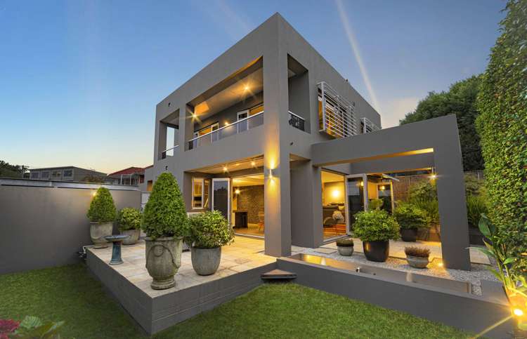 6 Queenstown Road Hillsborough_13