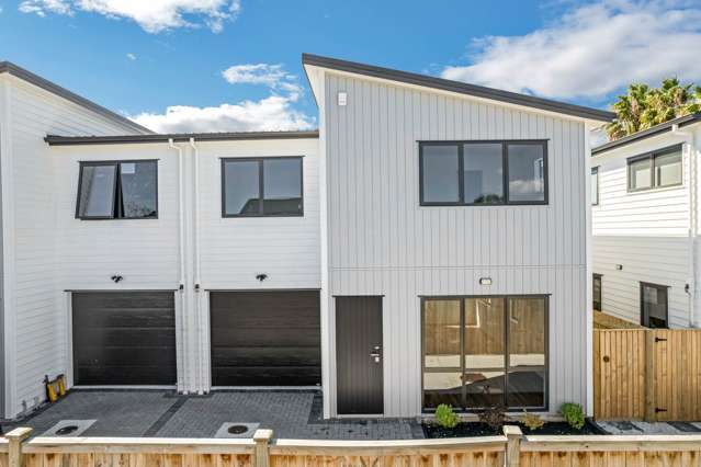 Brand New Modern: 4-Bedroom Gem!