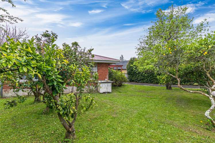 19 Crown Crescent Otara_5