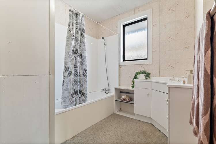 81 Hargood Street Woolston_14