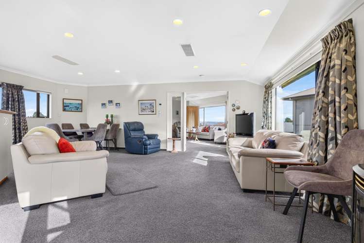 3 Julies Way Rangatira Park_11