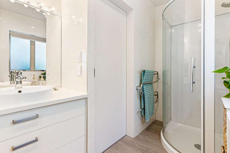 484 Beach Road Murrays Bay_16