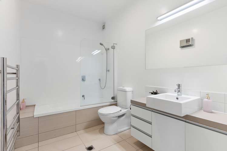 77 Saddleback Grove Karori_9
