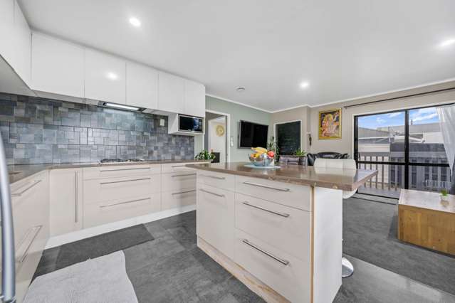 2/33 Seaward Place Wattle Downs_4