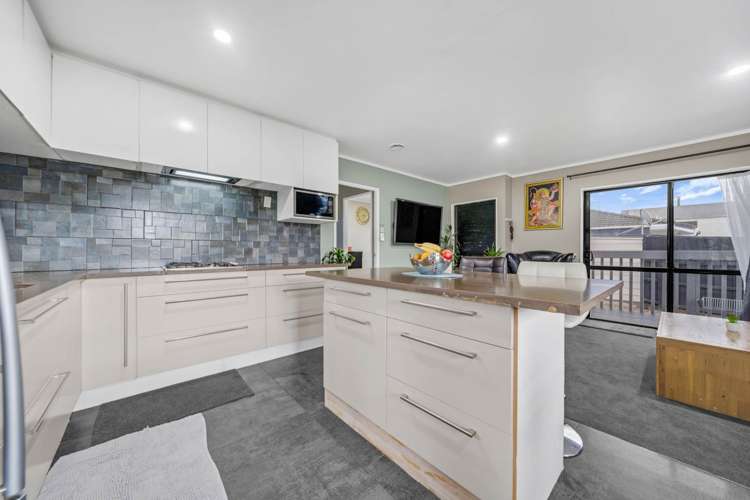 2/33 Seaward Place Wattle Downs_8