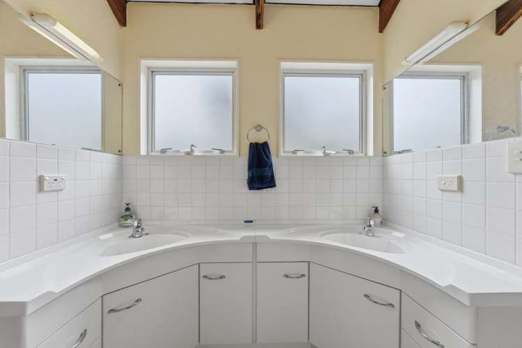 5 Magnolia Drive Westown_18