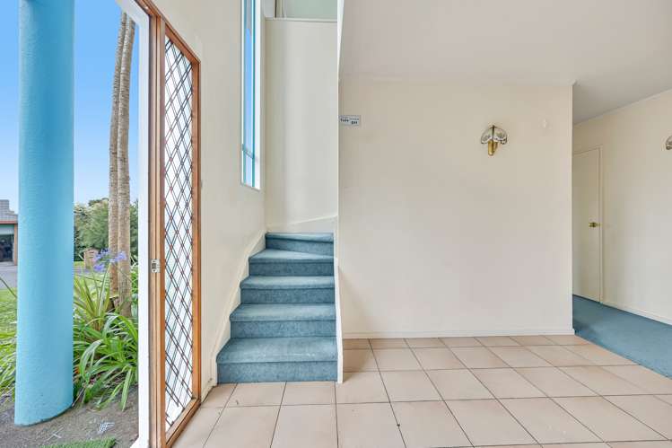 9 Hurstbourn Priors Goodwood Heights_17