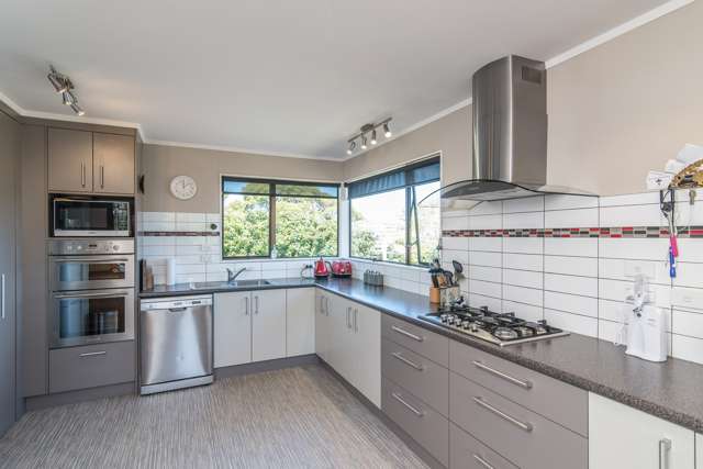 16 Nugget Grove Raumati Beach_1